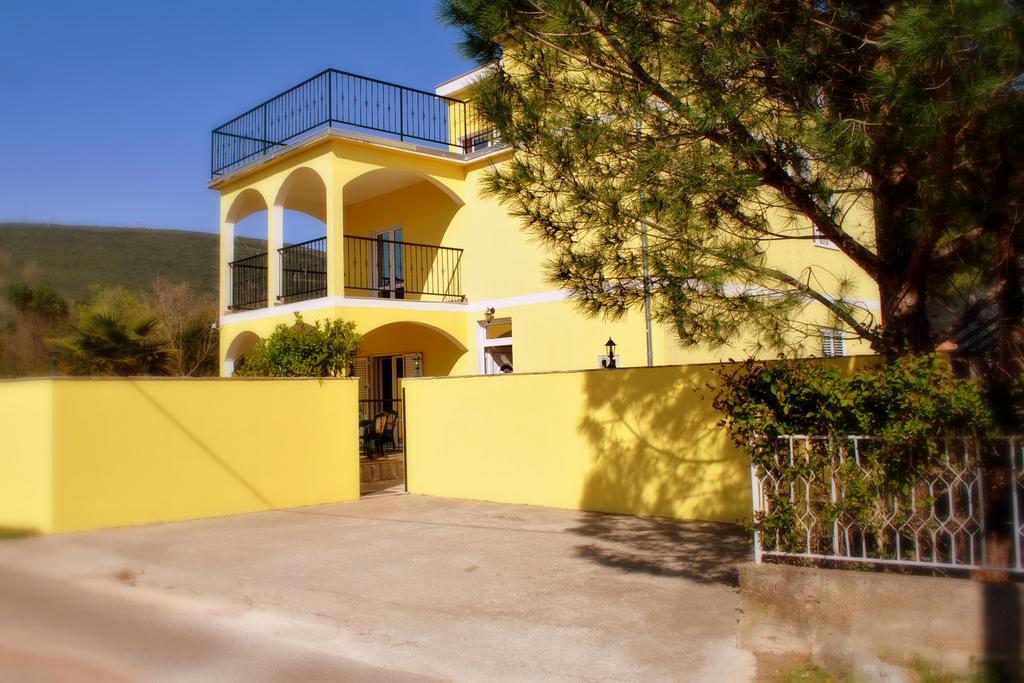 Apartments Villa-G Lustica Tivat Ngoại thất bức ảnh